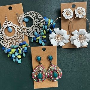 Stunning earrings lot.